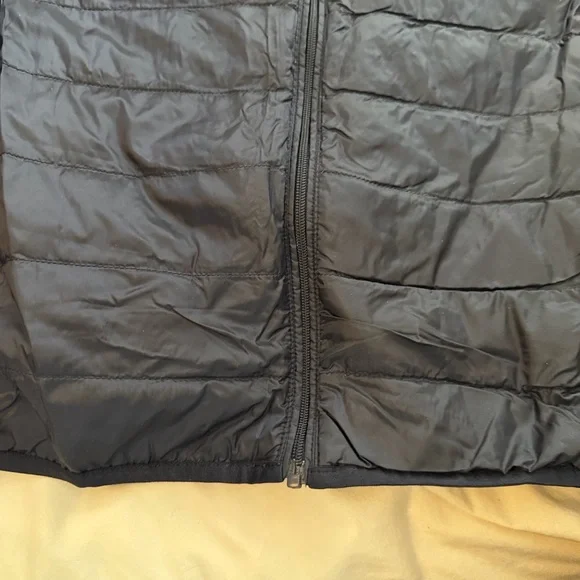 Black Puffer Lightweight Puffer Vest size Small NWOT - Picture 6 of 6